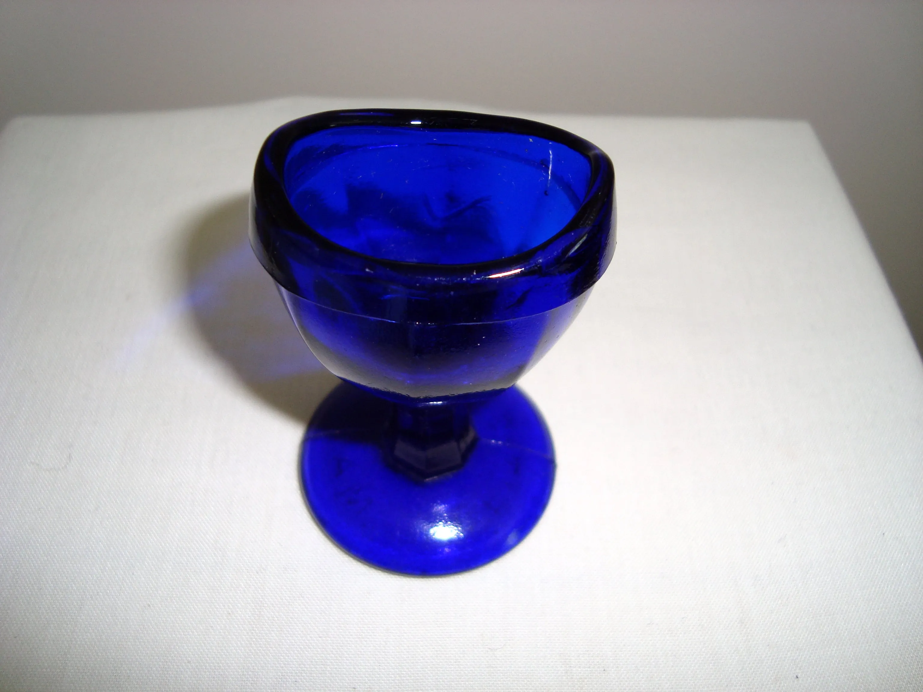 1920's Vintage Cobalt Blue Octagonal Pedestal Glass Eye bath