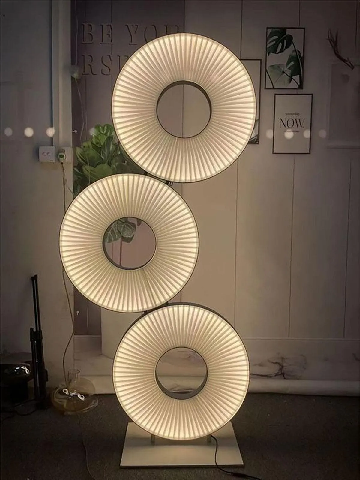 Iris Floor Light