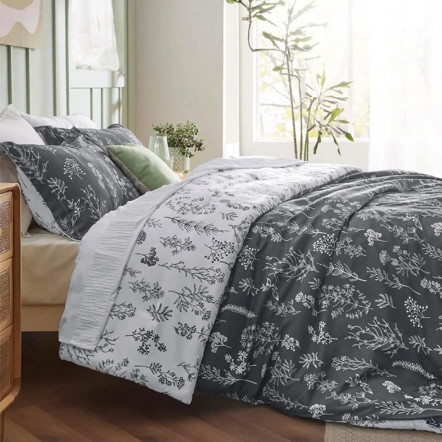 Reversible Floral Print Duvet Cover Set