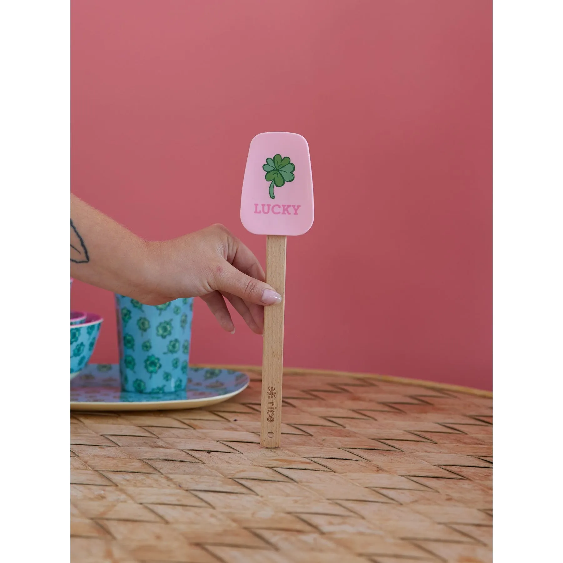 Rice DK Wood Scraper - Soft Pink - Good Luck Print