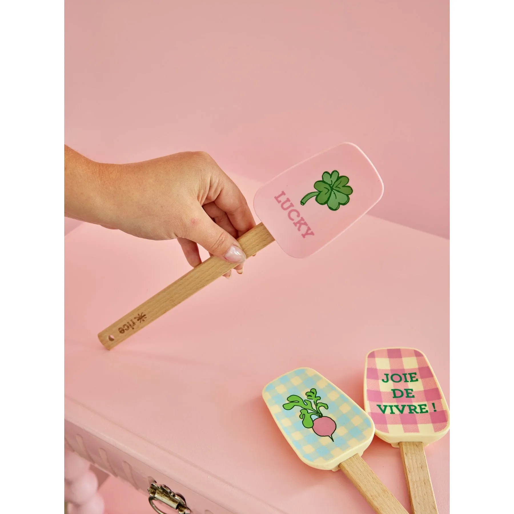 Rice DK Wood Scraper - Soft Pink - Good Luck Print