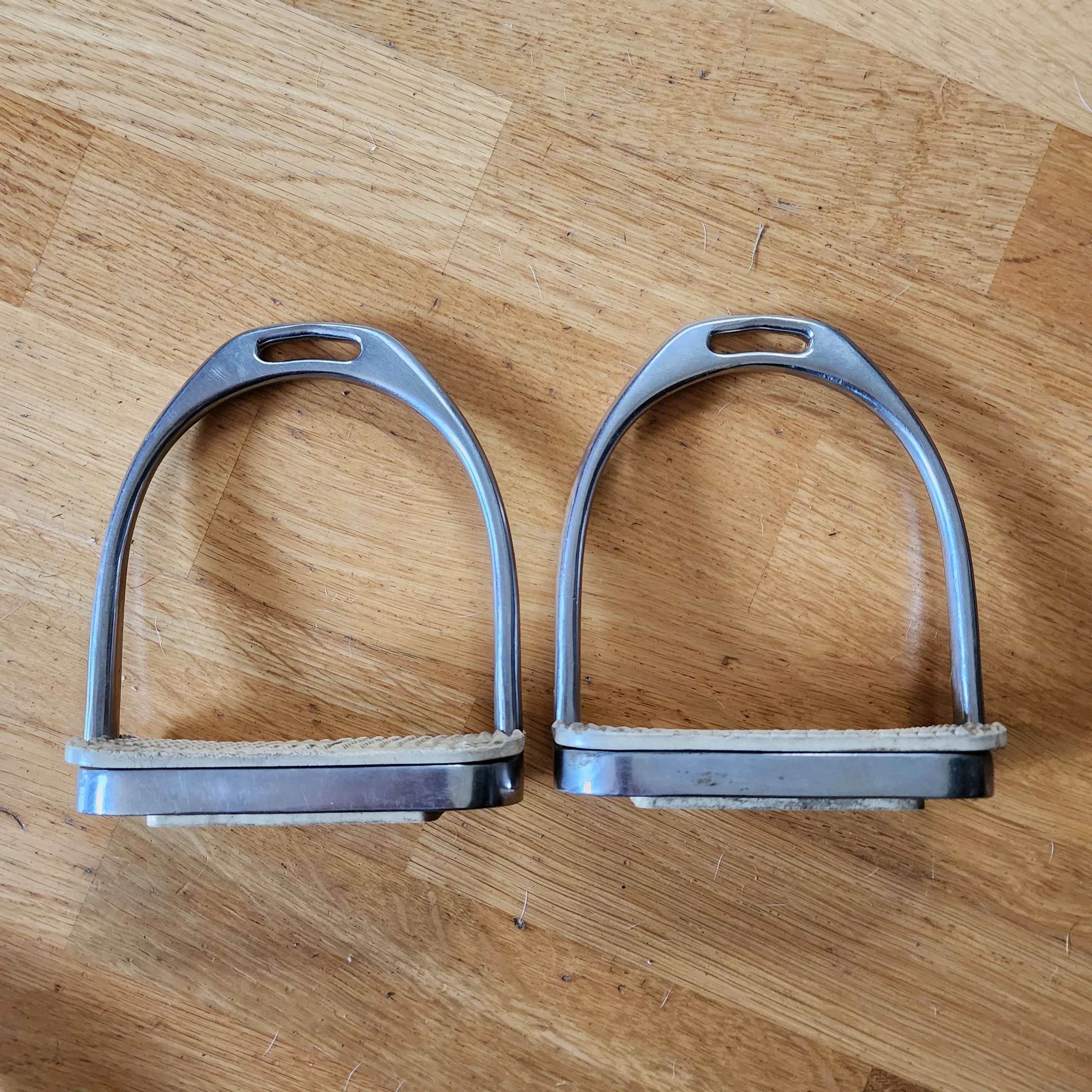 Steel Stirrup Irons 120mm